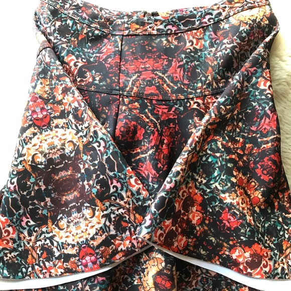 Abercrombie and Fitch mini skirt - Picture 2 of 4